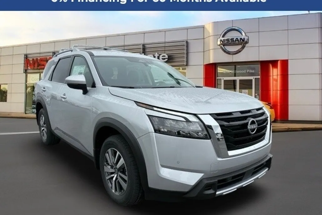 2025 Nissan Pathfinder SL photo 1