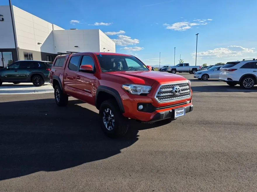 2017 Toyota Tacoma TRD Off-Road photo 1