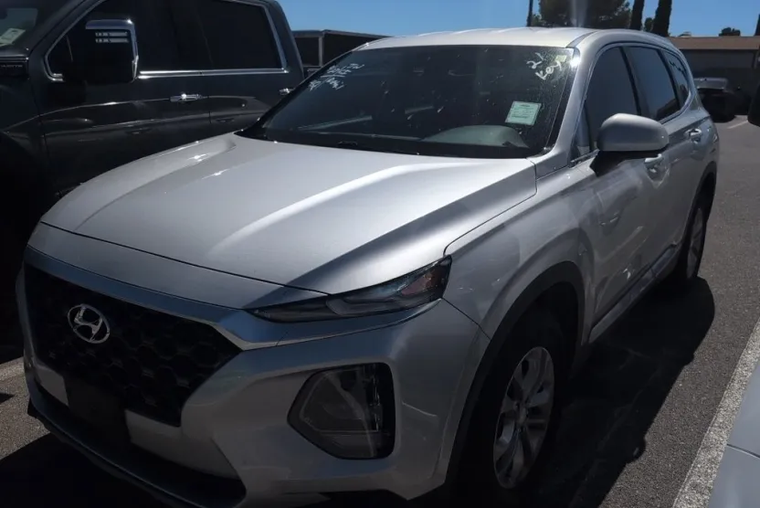 2020 Hyundai Santa Fe SE photo 1
