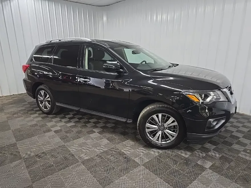 2020 Nissan Pathfinder SV photo 1
