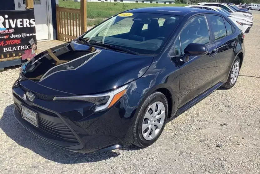 2025 Toyota Corolla Hybrid LE photo 1