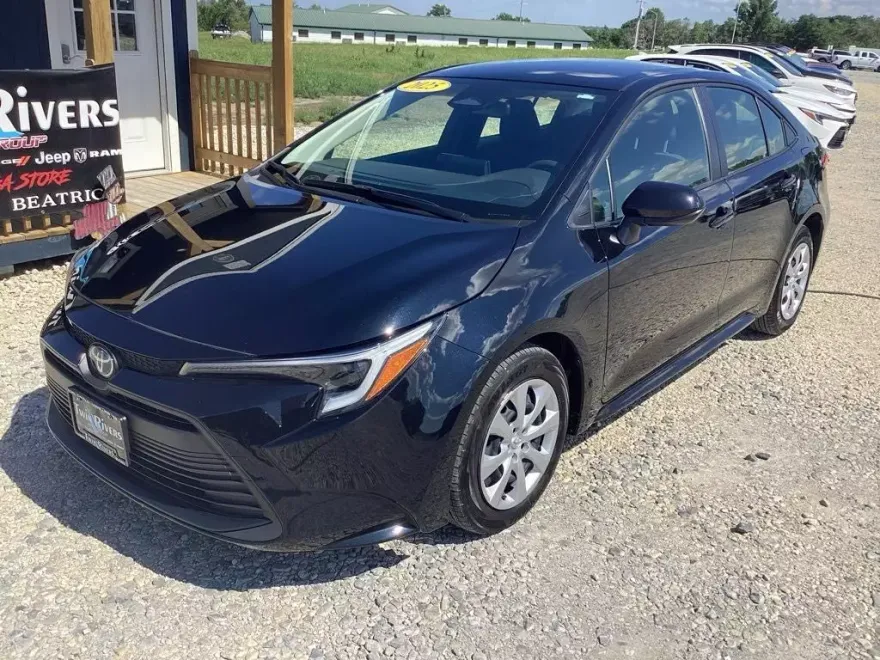2025 Toyota Corolla Hybrid LE photo 1