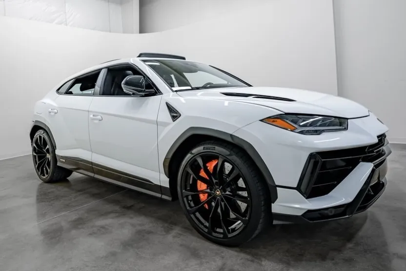 2024 Lamborghini Urus S photo 1
