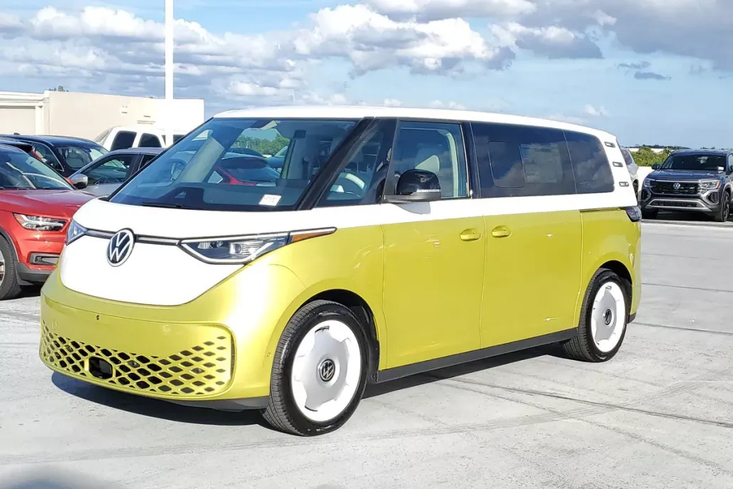 2025 Volkswagen ID. Buzz photo 1