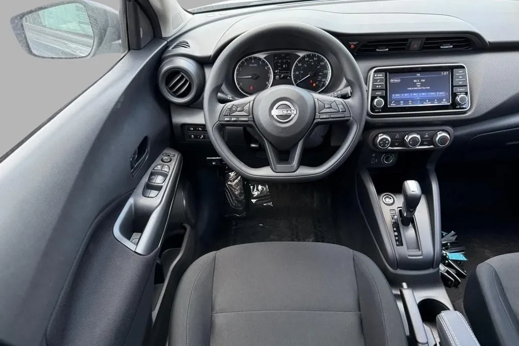 2025 Nissan Kicks Play S photo 1