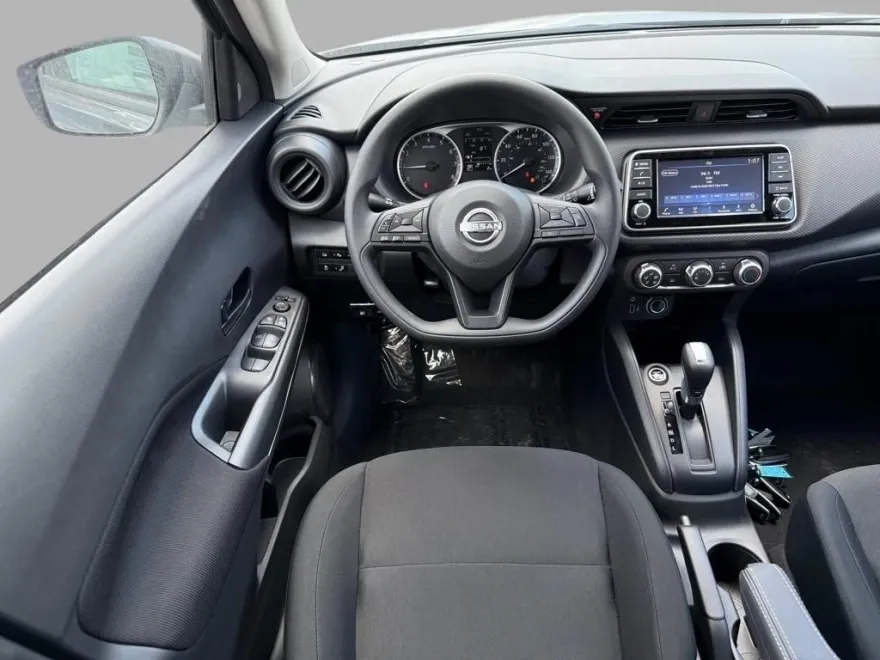 2025 Nissan Kicks Play S photo 1