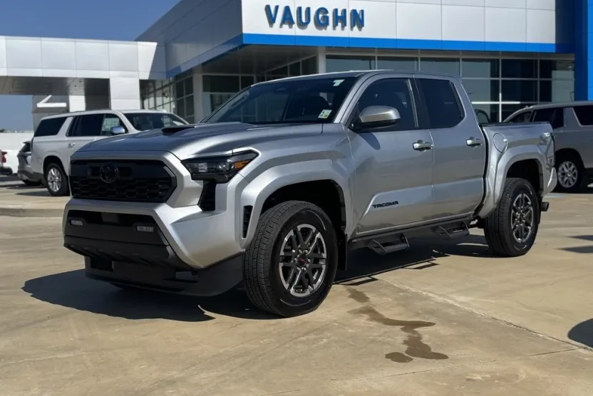 2024 Toyota Tacoma SR5 photo 1