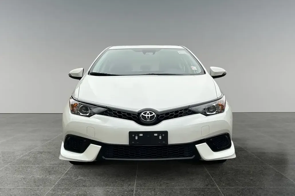 2017 Toyota Corolla iM Base photo 1