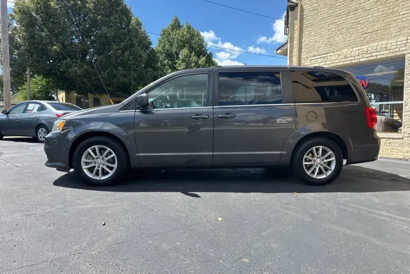 2019 Dodge Grand Caravan SXT photo 1