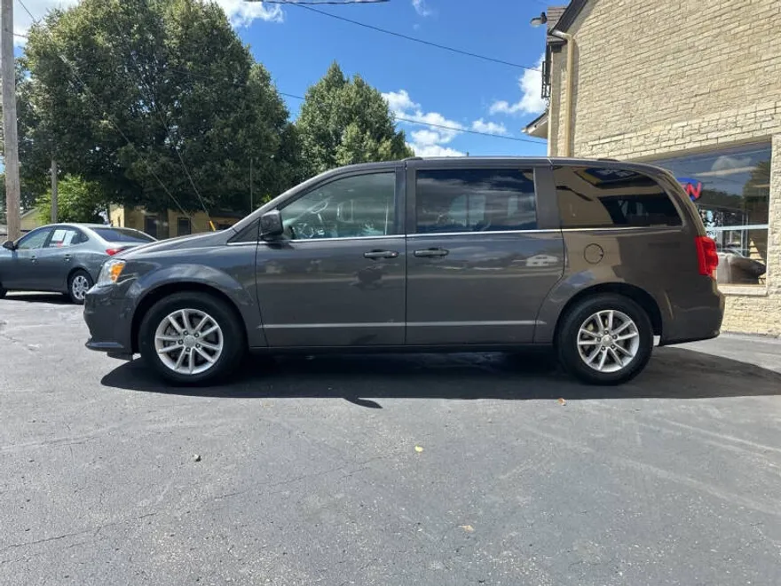 2019 Dodge Grand Caravan SXT photo 1