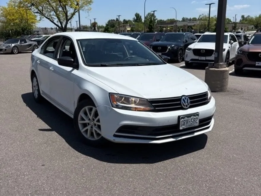 2015 Volkswagen Jetta 1.8T SE photo 1