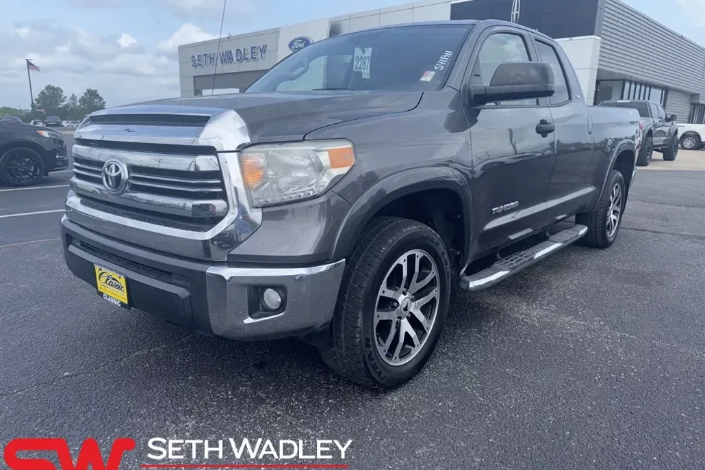2017 Toyota Tundra SR5 photo 1