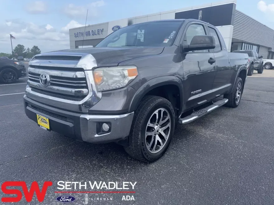2017 Toyota Tundra SR5 photo 1
