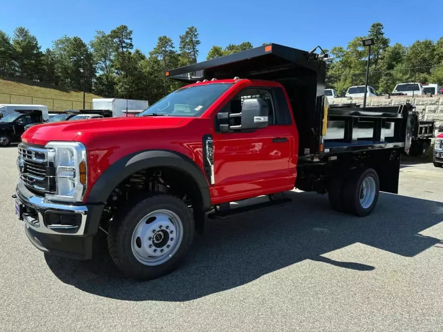 2025 Ford F-550 photo 1