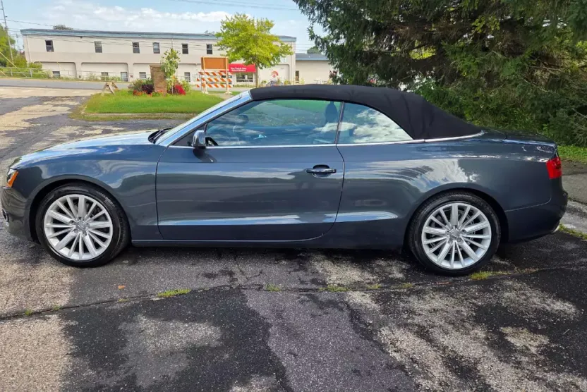 2010 Audi A5 2.0T Quattro Cabriolet photo 1