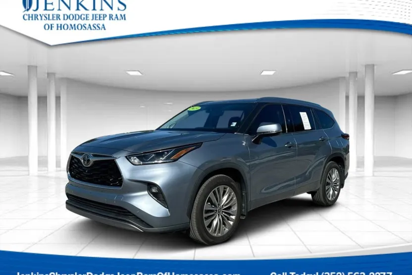 2023 Toyota Highlander L photo 1