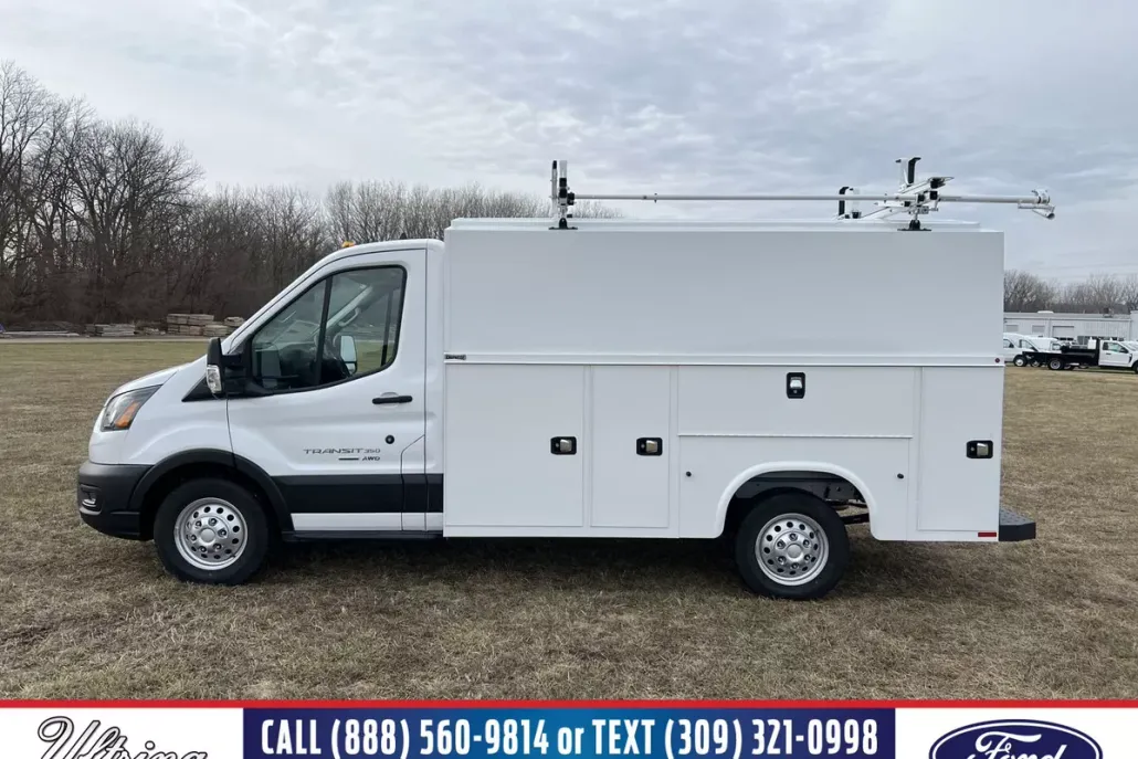 2024 Ford Transit Cutaway photo 1
