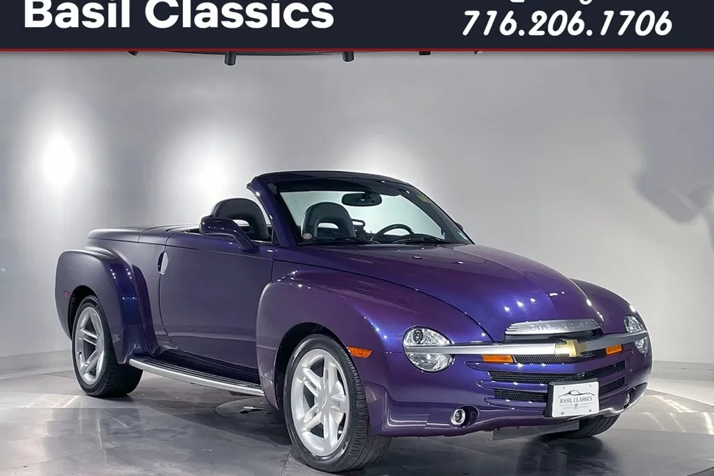 2004 Chevrolet SSR Base photo 1
