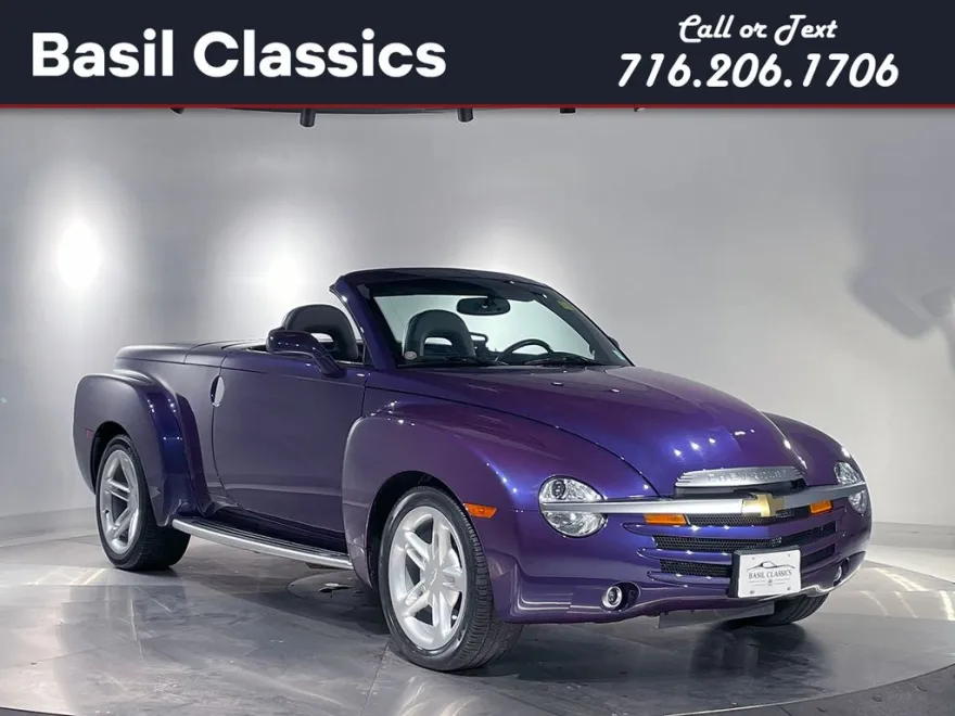 2004 Chevrolet SSR Base photo 1