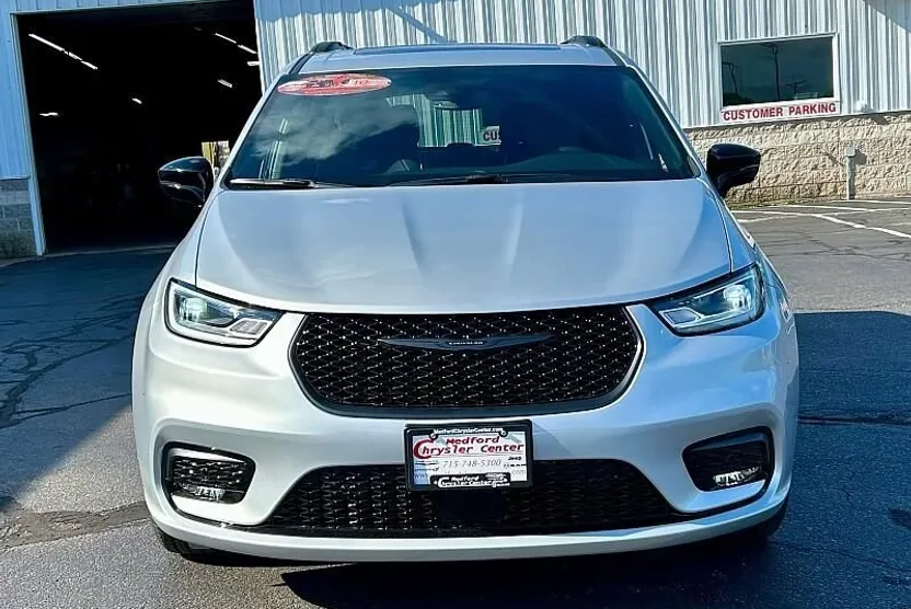 2026 Chrysler Pacifica Limited photo 1