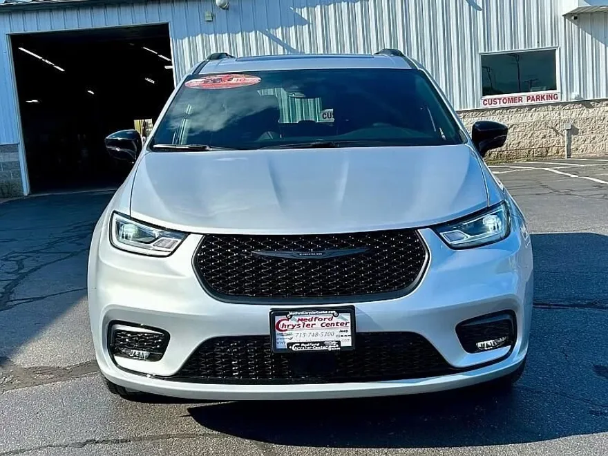 2026 Chrysler Pacifica Limited photo 1