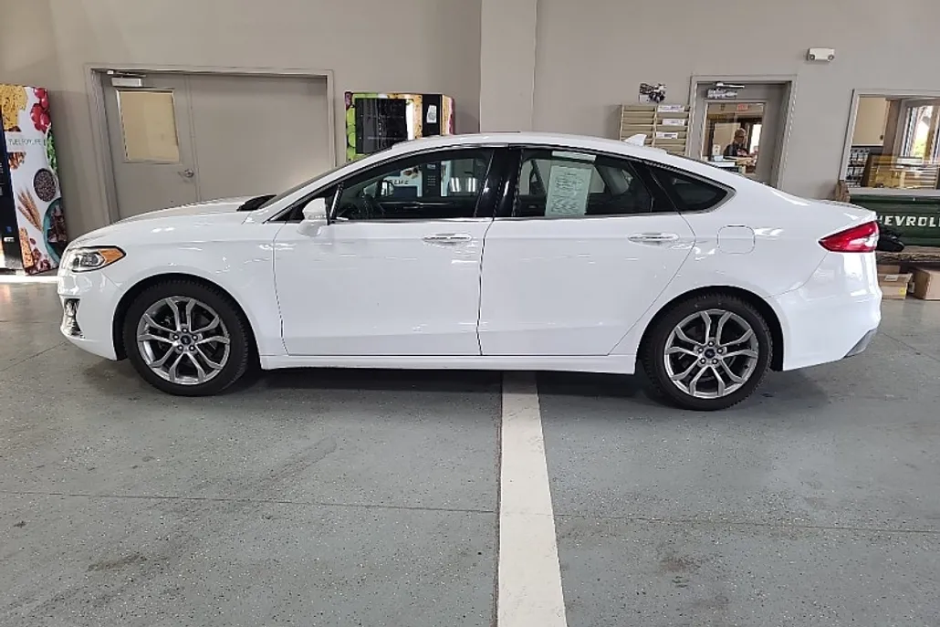2019 Ford Fusion SEL photo 1