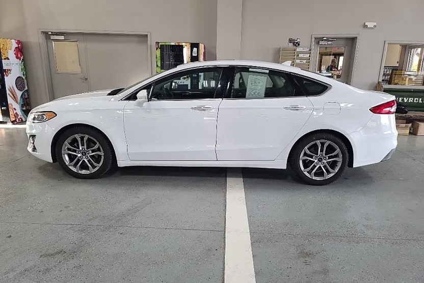 2019 Ford Fusion SEL photo 1