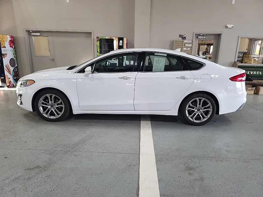 2019 Ford Fusion SEL photo 1