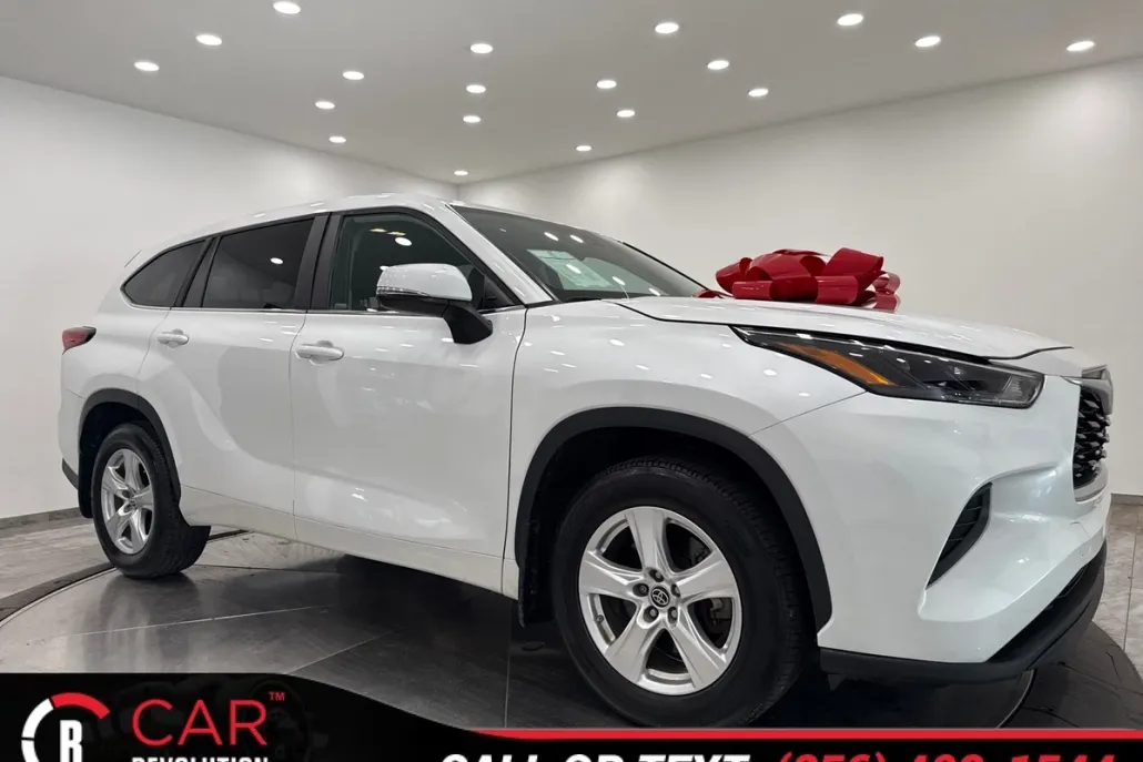 2023 Toyota Highlander L photo 1
