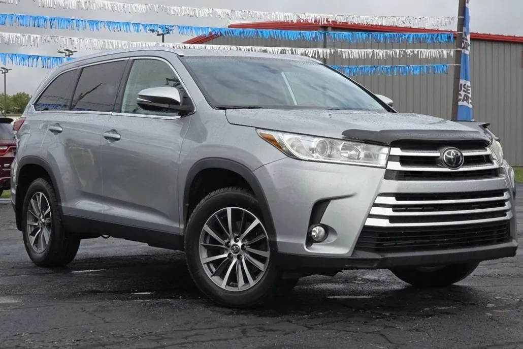 2019 Toyota Highlander SE photo 1