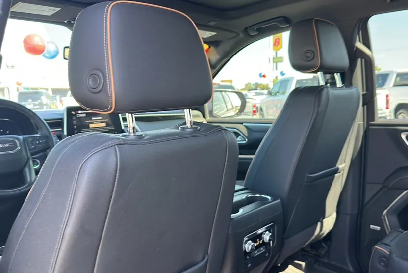 2022 Gmc Yukon AT4 photo 1