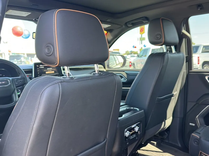 2022 Gmc Yukon AT4 photo 1