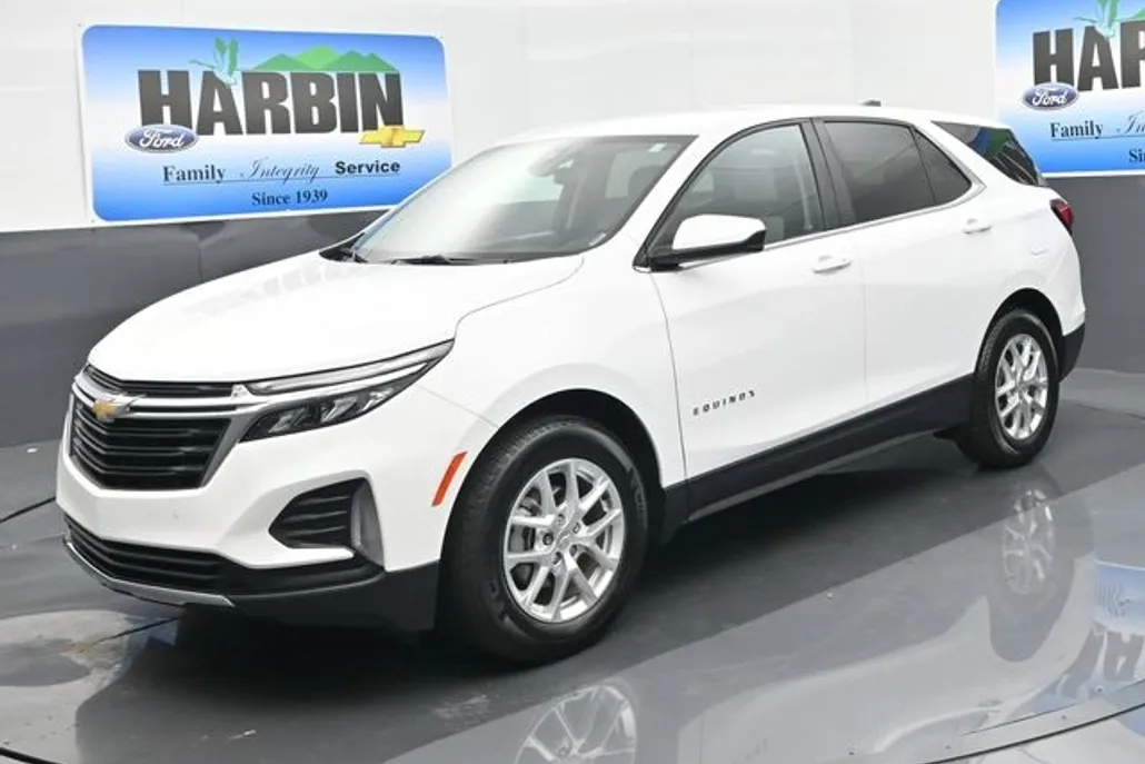 2024 Chevrolet Equinox LT photo 1