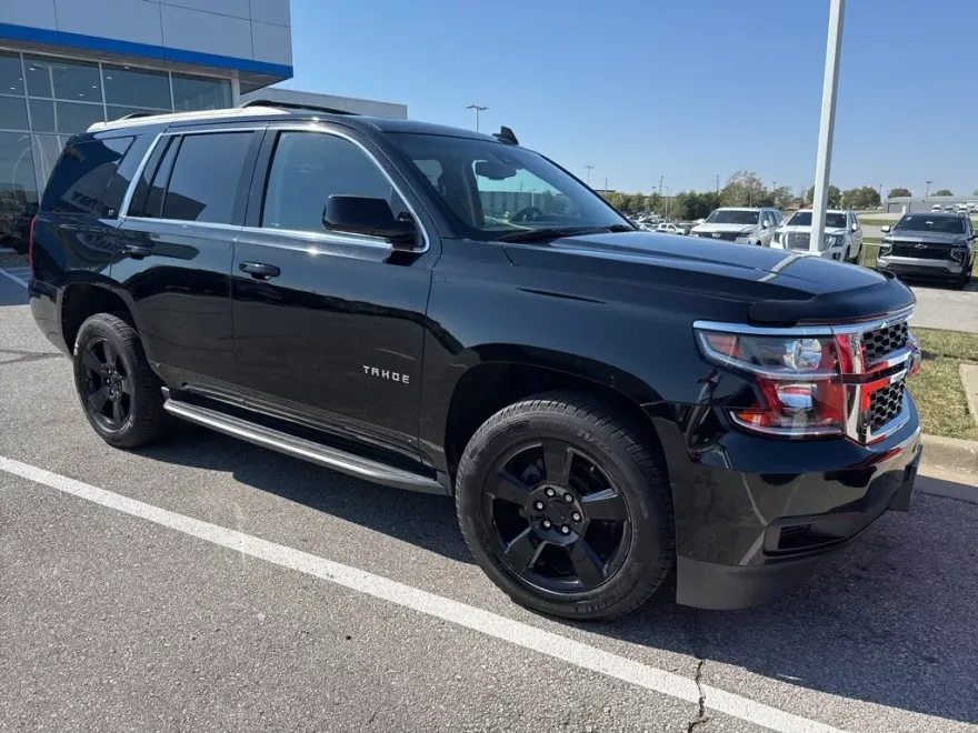 2018 Chevrolet Tahoe LT photo 1