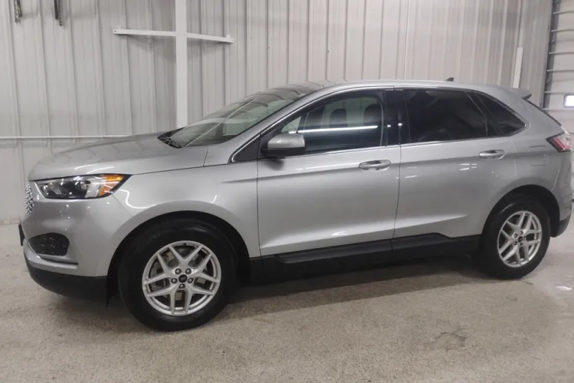 2023 Ford Edge SEL photo 1