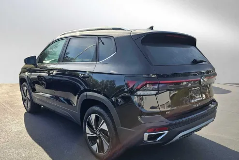2025 Volkswagen Taos SE photo 3