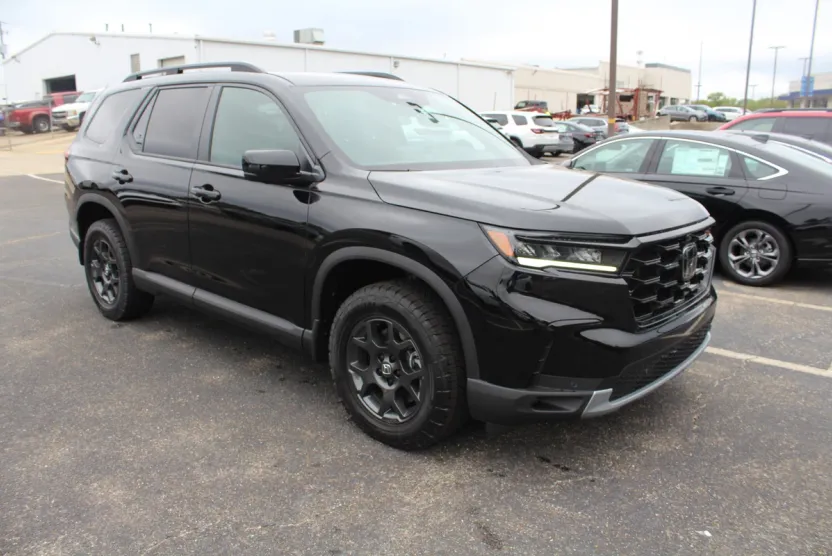 2025 Honda Pilot TrailSport photo 1