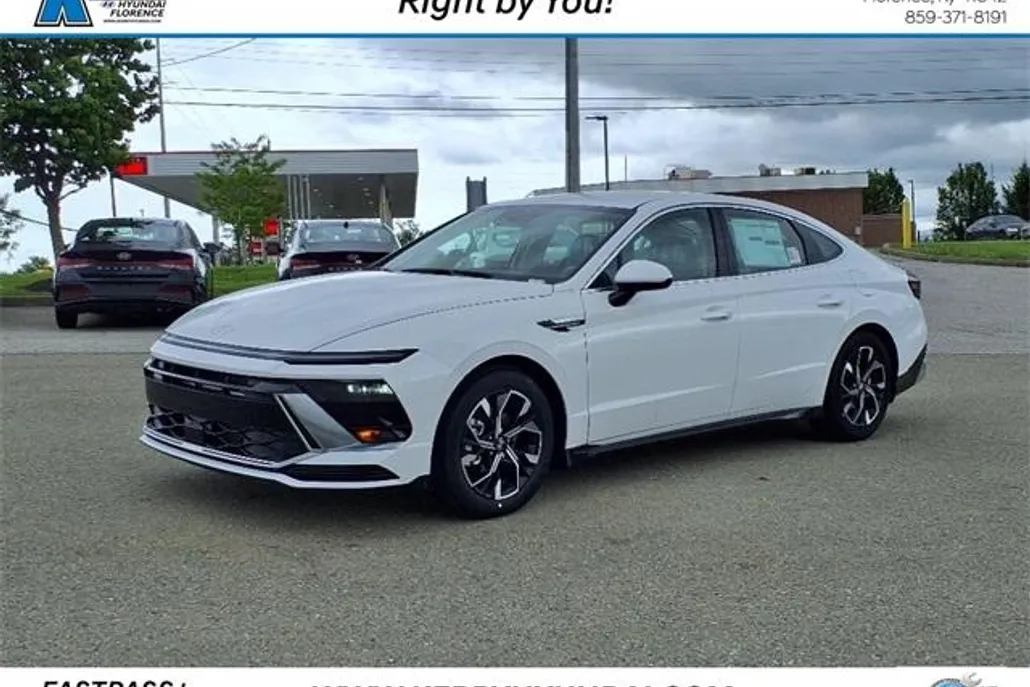 2025 Hyundai Sonata SEL photo 1