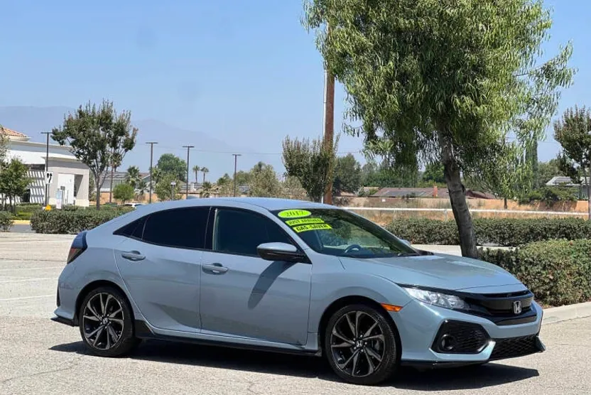 2017 Honda Civic Sport photo 1