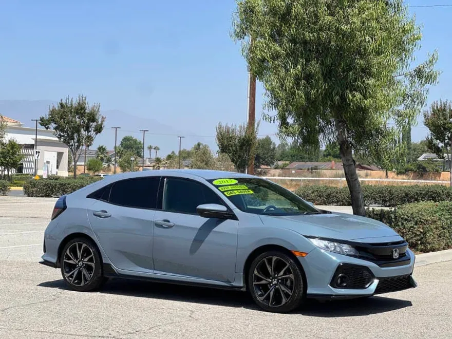 2017 Honda Civic Sport photo 1