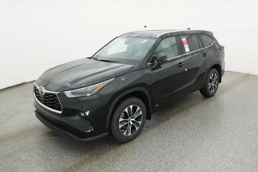 2025 Toyota Highlander Hybrid XLE photo 1