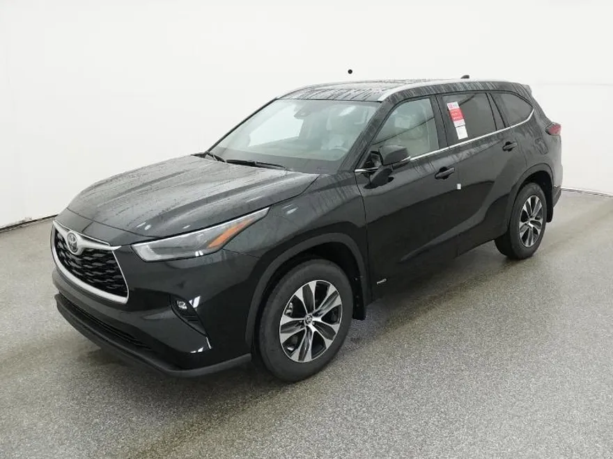 2025 Toyota Highlander Hybrid XLE photo 1