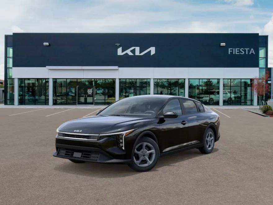 2025 Kia K4 LXS photo 1