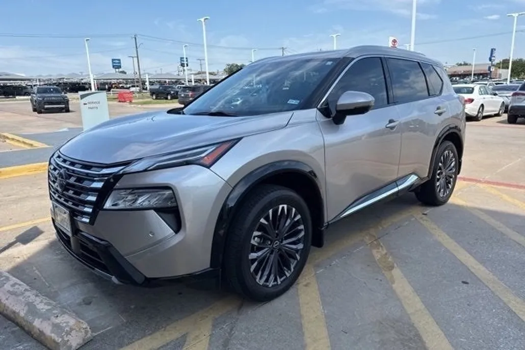2024 Nissan Rogue Platinum photo 1