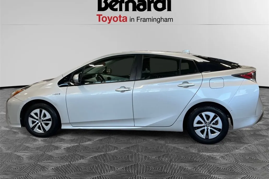 2017 Toyota Prius Two photo 1