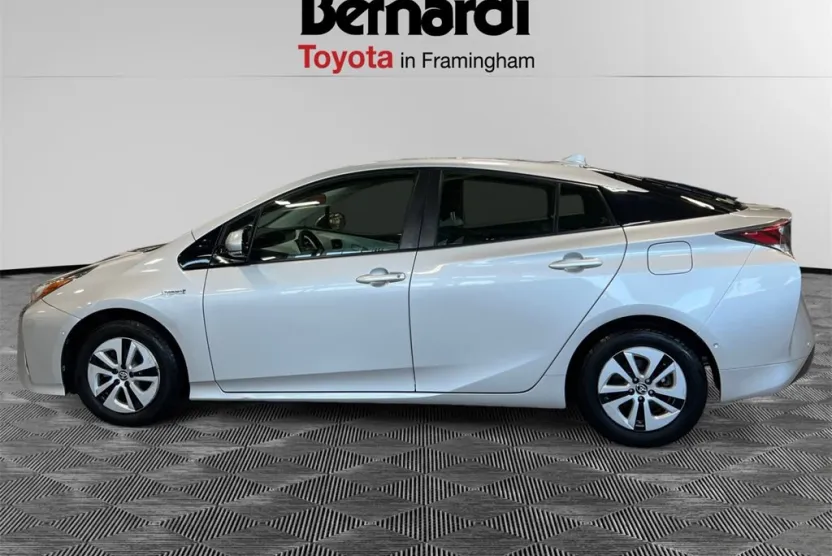 2017 Toyota Prius Two photo 1