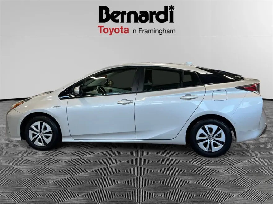 2017 Toyota Prius Two photo 1