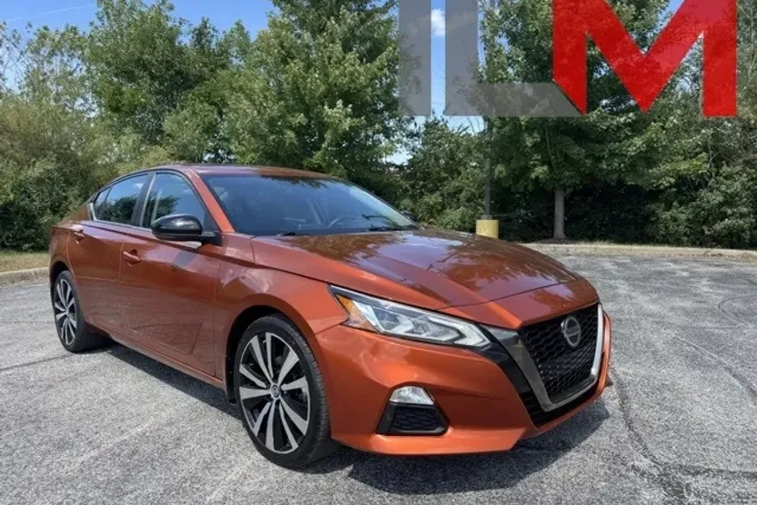 2020 Nissan Altima SR photo 1