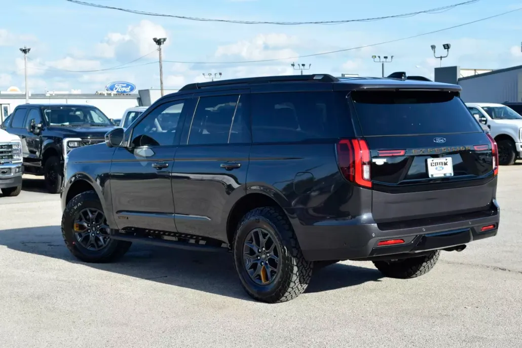2025 Ford Expedition photo 1