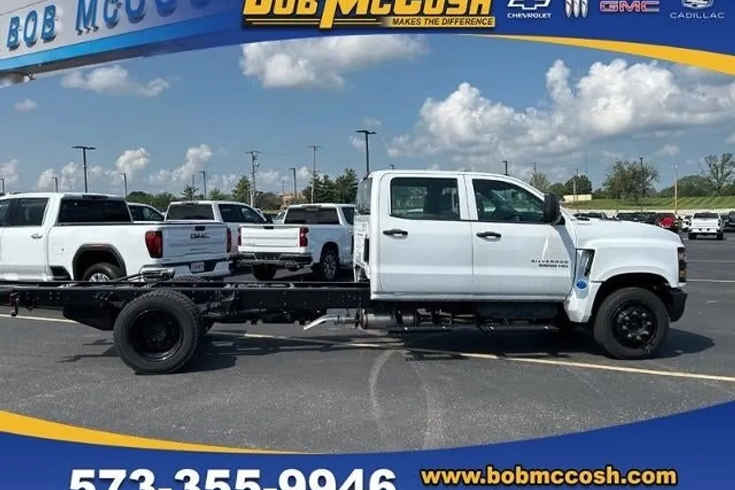 2023 Chevrolet Silverado 5500HD Work Truck photo 1